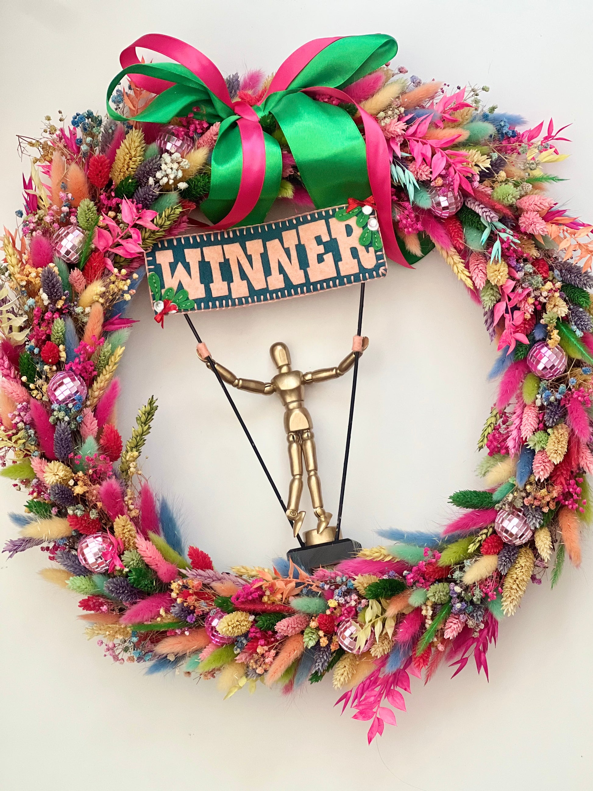 Roo’s winning wreath with a trophy in the middle of it, as seen on Channel 4’s Kirsties Handmade Christmas 2024